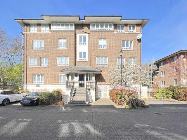 Apartment for rent in Norbiton, Greater London