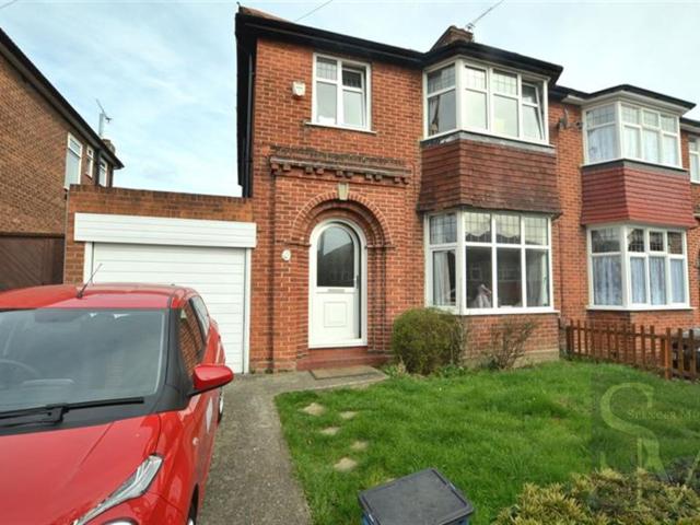 House for rent in London Borough of Redbridge, Greater London