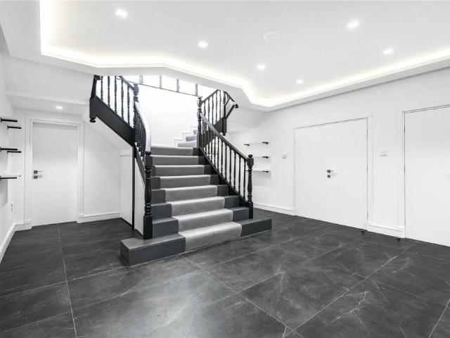 House for rent in New Southgate, Greater London