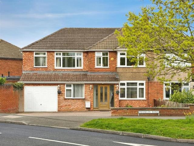 House for rent in Whitnash, Green Close