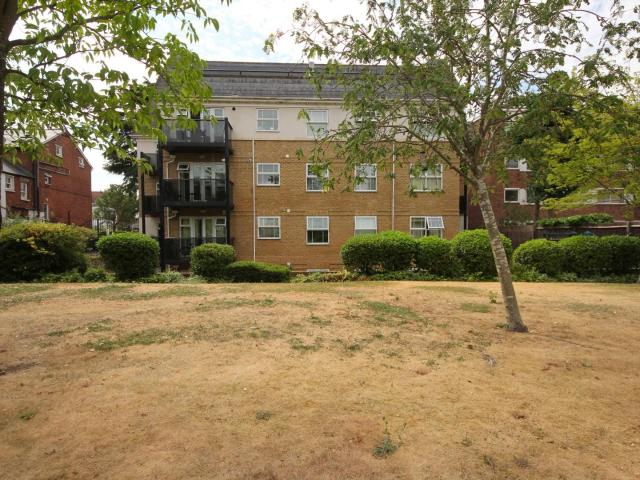 House for rent in London Borough of Ealing, Greater London