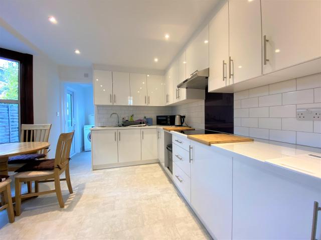 House for rent in Summerstown, Greater London