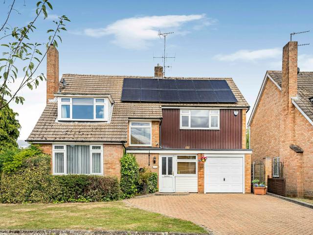 House for rent in Hatching Green, Five Acres