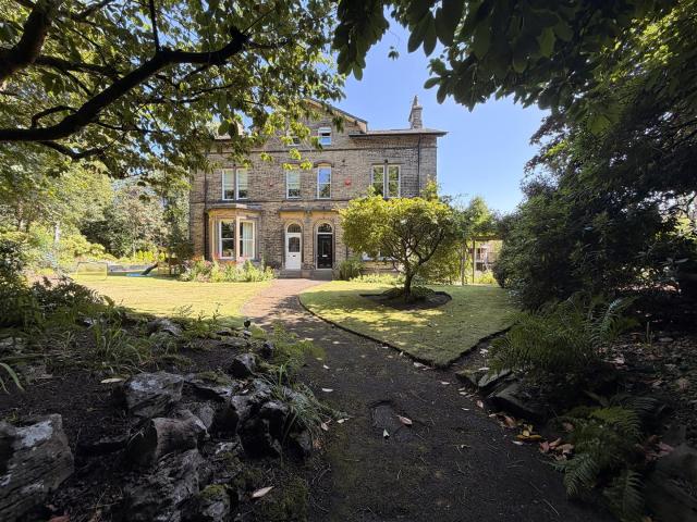 Apartment for rent in Heath, Savile Park