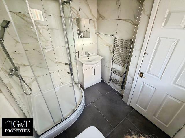 House for rent in Dixons Green, West Midlands