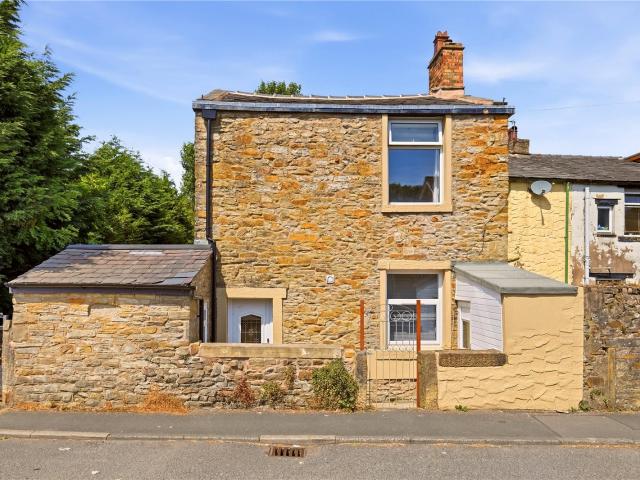 House for rent in Little Moor End, Backburn