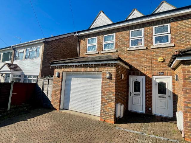 House for rent in Littleton Common, Lower Halliford