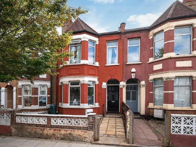 House for rent in The Gardens, Greater London