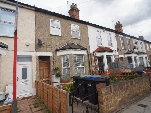 House for rent in Ponders End, Greater London