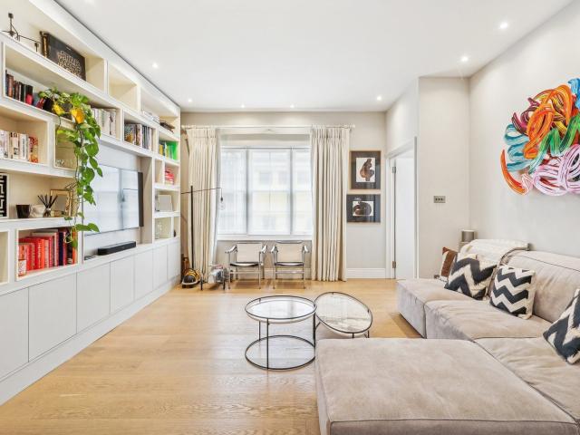House for rent in Royal Borough of Kensington and Chelsea, Greater London