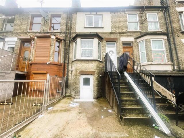 House for rent in Luton, Chatham