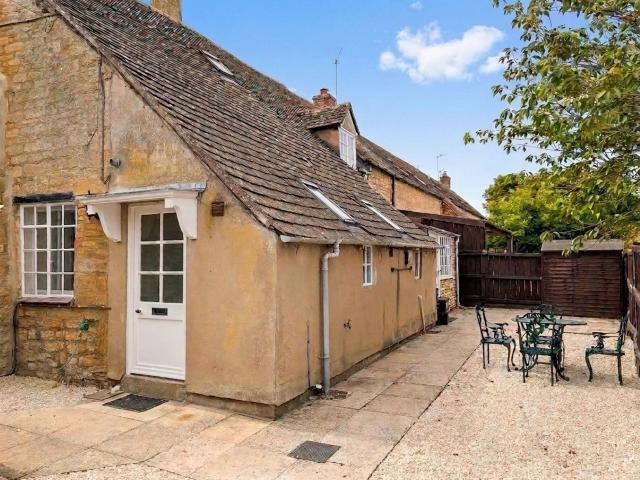 House for rent in Fossebridge, Gloucestershire