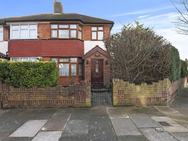 House for rent in Fairlop, Greater London
