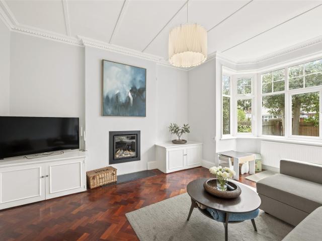 House for rent in London Borough of Merton, Raynes Park