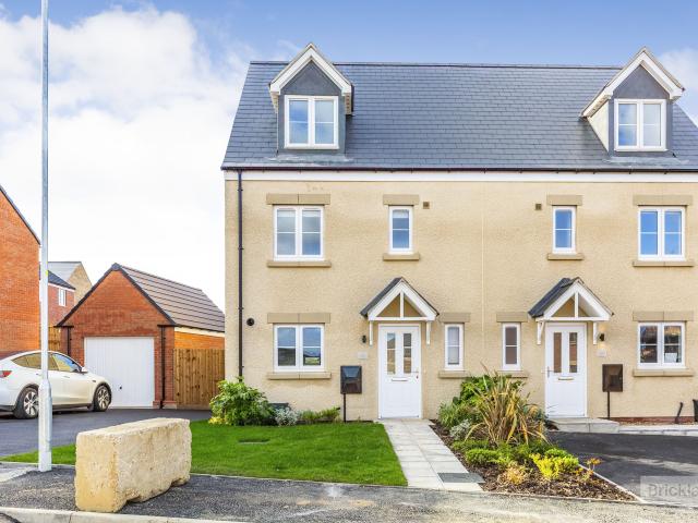 House for rent in Priors Hall Park, Weldon