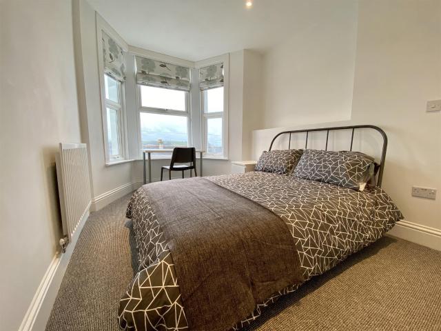 House for rent in Lipson, Mount Wise