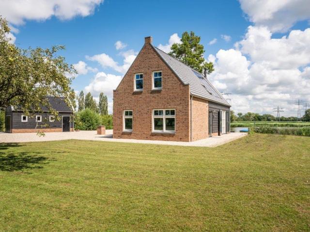 Woning te huur in Zwartewaal, Zuid Holland