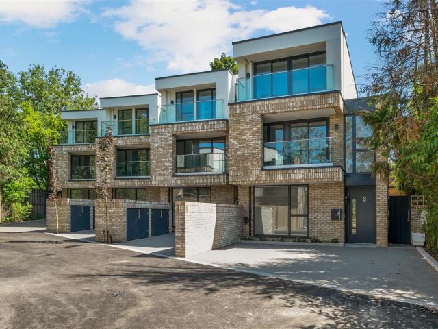 House for rent in London Borough of Merton, Raynes Park