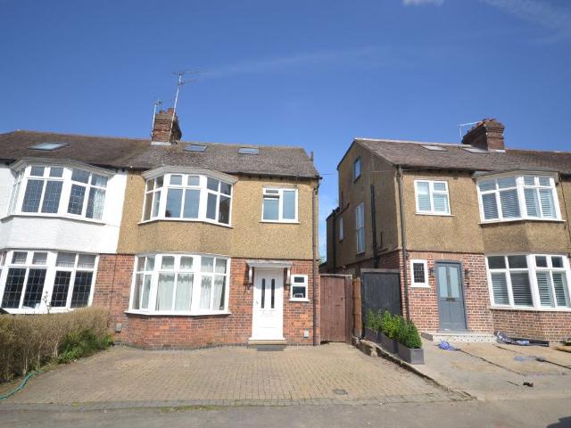House for rent in Hatching Green, Five Acres