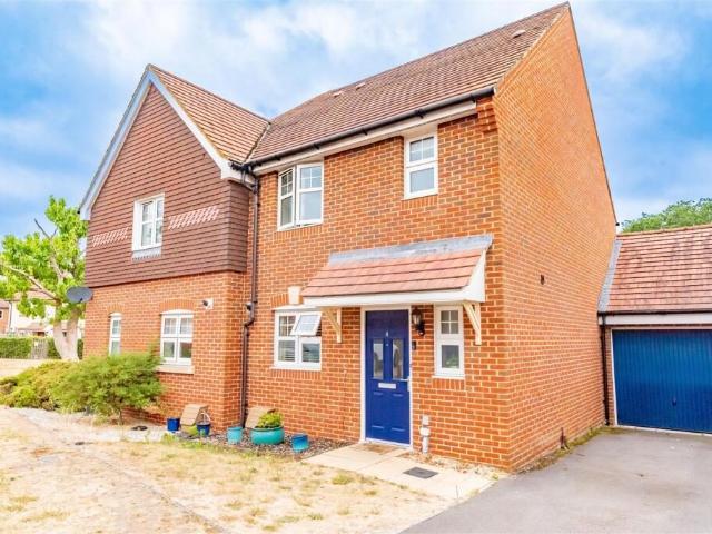 House for rent in Heol-las, Surrey