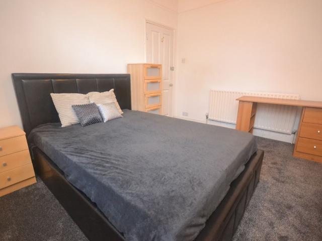 House for rent in Newtown, Reading