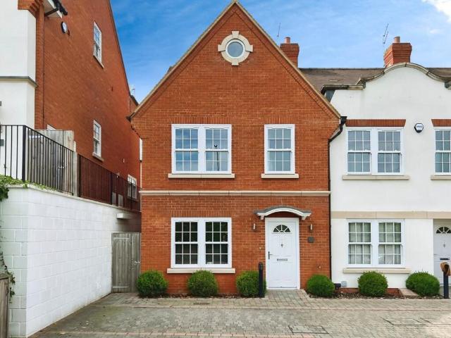 House for rent in Chalfont St. Peter, Denham