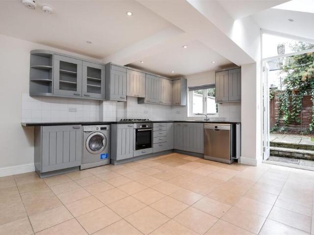 House for rent in Mortlake, Greater London