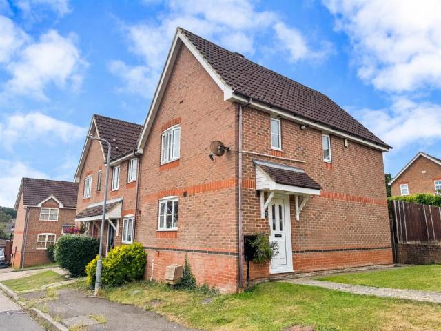 House for rent in Sidley, Heathlands