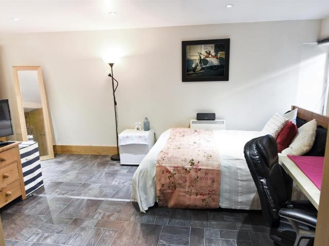 Studio for rent in Saint George's, South Yorkshire