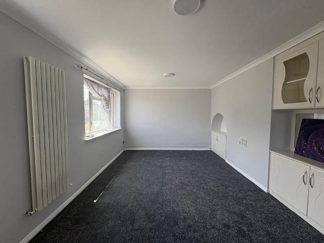 House for rent in Harmondsworth, Greater London