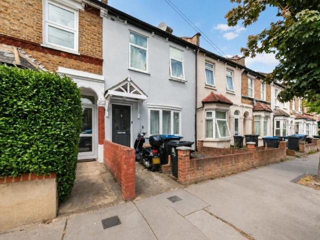 House for rent in London Borough of Croydon, Greater London