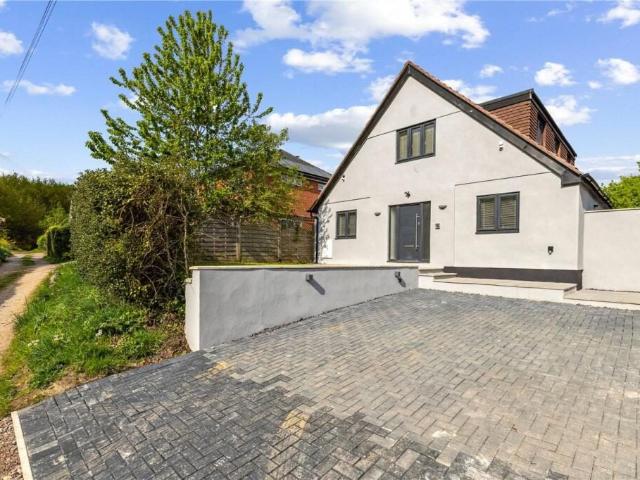 House for rent in Heol-las, Surrey