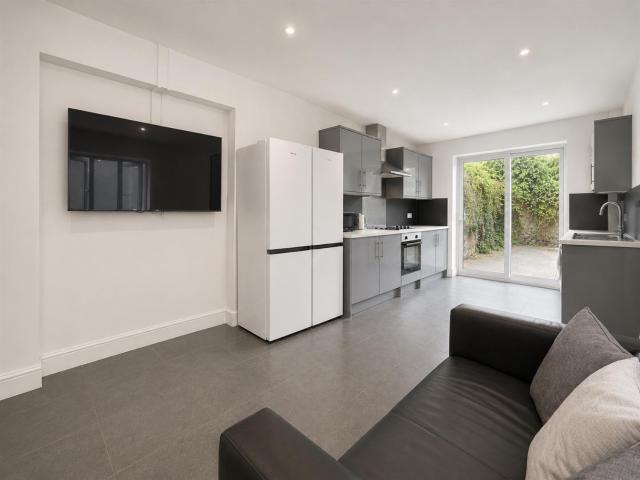 House for rent in Pengam Green, Falcon Lodge