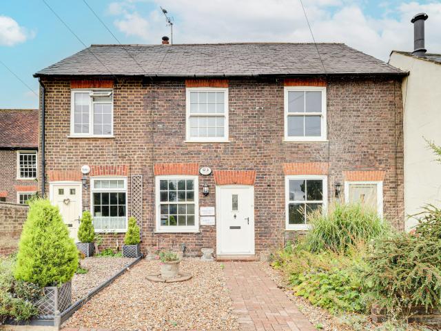House for rent in Five Acres, Hertfordshire