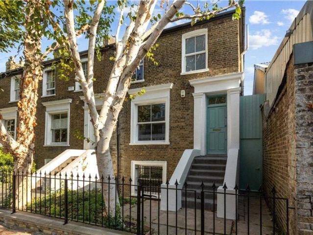 House for rent in Stockwell, Greater London