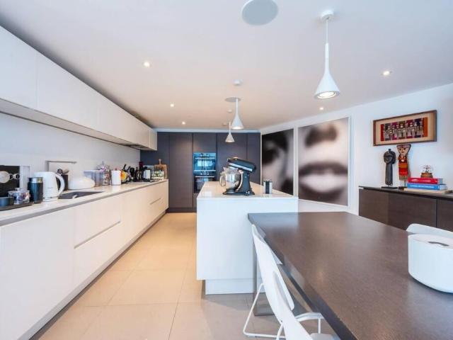 House for rent in London Borough of Merton, Cat Hill