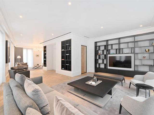 House for rent in Belgravia, Greater London