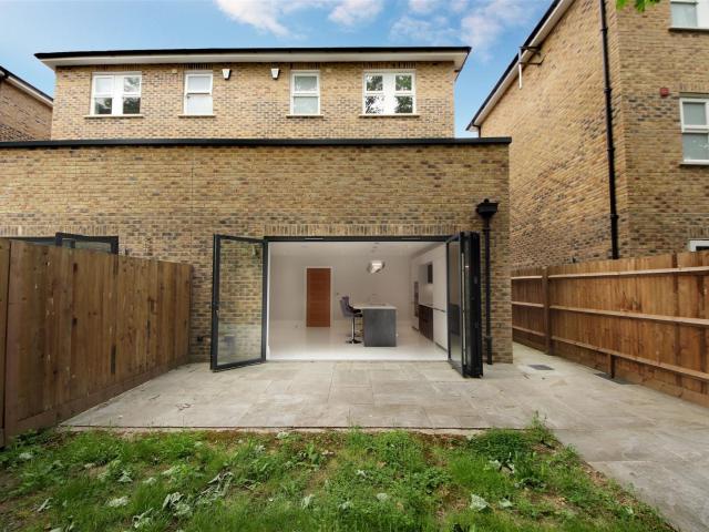House for rent in London Borough of Ealing, Greater London