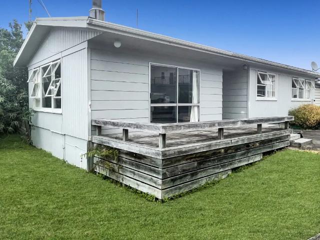 House for rent in Acacia Bay