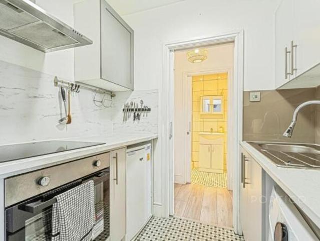 Flat for rent in Cat Hill, England
