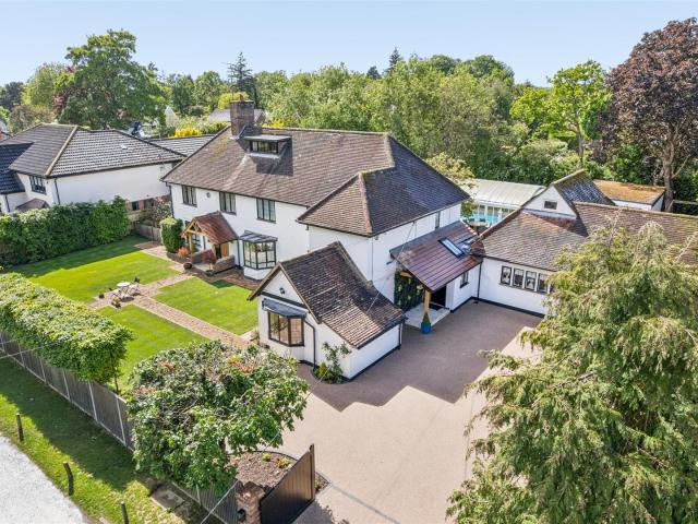 House for rent in Pouchen End, Hertfordshire