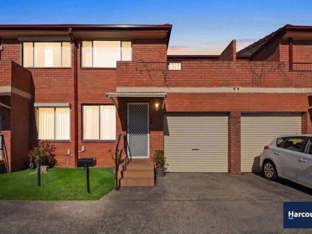 Townhouse for rent in Macquarie Fields, Sydney