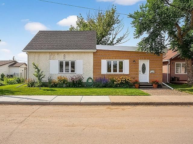 House for sale in Moose Jaw, Saskatchewan