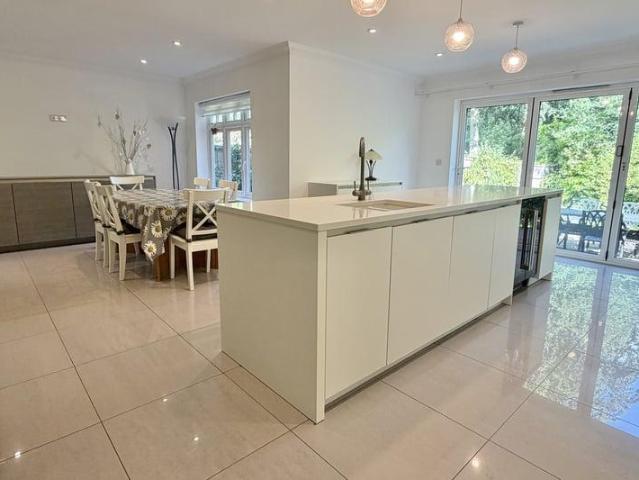 House for sale in Heatherside, Heol-las