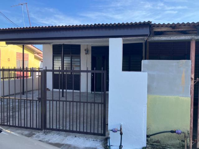 Terraced House for sale in Malaka