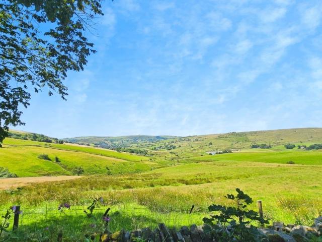House for sale in Saddleworth, Pendock