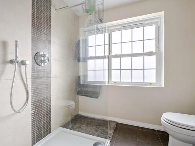 House for sale in Heol-las, Surrey