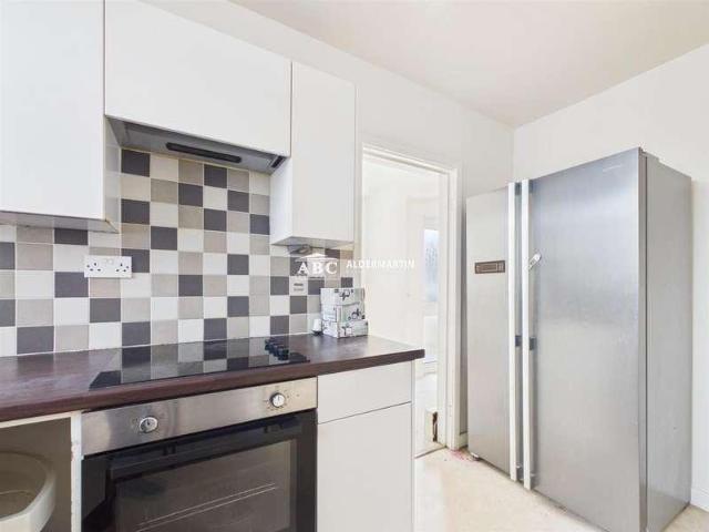 House for sale in Little Stanmore, Greater London