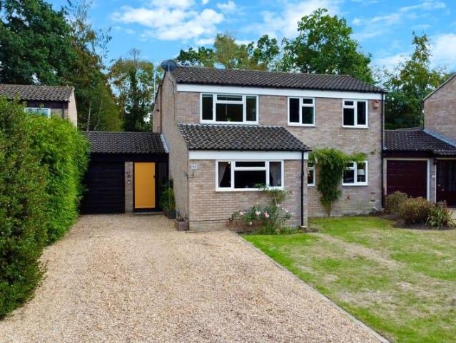 House for sale in Heol-las, Surrey