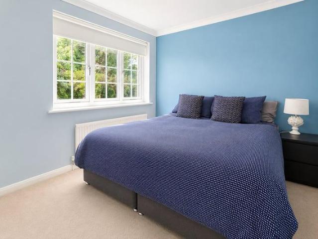 House for sale in Heol-las, Surrey